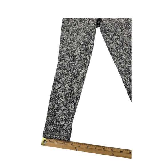 Athleta Salutation Stash Pocket Textured 7/8 Tight Legging Black Printed XS - Picture 10 of 11